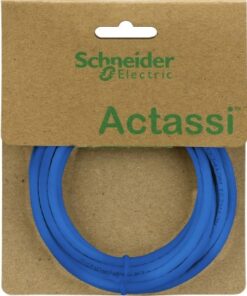 Sininen Schneider Electricin 3 metrin Cat6a S/FTP -kytkentäkaapeli esillä litteässä kierrossa pahvisessa pakkauksessa.