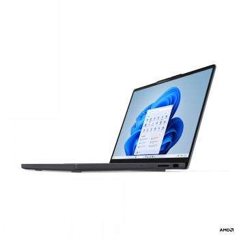 Lenovo IdeaPad Slim 3 bärbar dator, elegant och kraftfullt val. Tunn Lenovo IdeaPad Slim 3 bärbar dator, OLED-bildskärm, sidoprofil, öppen i en vinkel på 45 grader.