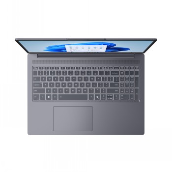 Lenovo IdeaPad Slim 3 konsument-bärbar dator, grå modell. Lenovo IdeaPad Slim 3 bärbar dator öppnad, grå ram, hela tangentbordet och bildskärmen synliga ovanifrån.