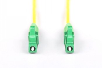 Digitus FO simplex fiberkabel, LC/APC-kontakter, 1 m Två gröna LC/APC-kontakter anslutna till en enkel gul SM FO-kabel mot en ljus bakgrund.