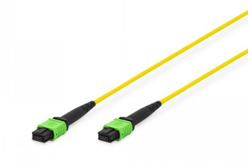 Digitus MPO-fiberoptisk kabel, gul, dubbla kontakter, nätverkskabelförbindelse Två gula fiberoptiska kablar med MPO-kontakt, gröna kontakter med svarta detaljer, vit bakgrund.