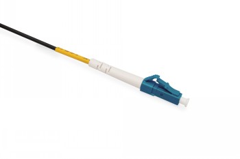 DIGITUS breakout-kabel, 8 fibrer, SM G.657.A1 Gul-svart breakoutkabel med blå-vit kontakt på vit bakgrund.