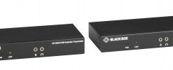 Två svarta rektangulära Black Box-märkta KVM-förlängare med anslutningar på framsidan.