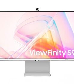 Samsung S27C902 27" ramlös matt bildskärm med DCI-P3-färger Samsung 27-tums ramlös bildskärm, matt yta, modern och minimalistisk design på en ljusrosa bakgrund.
