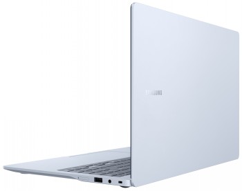 Samsung Galaxy Book5 Edge 5G - tunn och stilren bärbar dator Ljusblå Samsung Galaxy Book5 Edge 5G bärbar dator sedd från sidan, tunn och elegant design.