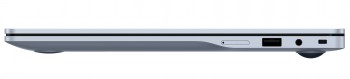 Samsung Galaxy Book5 Edge 5G bärbar dators sidoprofil Samsung Galaxy Book5 Edge 5G bärbar dators sidoprofil, tunn metallram med synliga anslutningsportar.