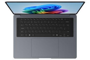 Samsung Galaxy Book6 Pro 16" - elegant och kraftfull bärbar dator Samsung Galaxy Book6 Pro 16-tums bärbar dator sedd uppifrån, svart tangentbord och stor pekplatta.