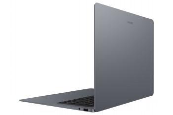 Samsung Galaxy Book6 Pro 16" bärbar dator, elegant och tunn design. Tunn och elegant Samsung Galaxy Book6 Pro 16-tums bärbar dator sedd från sidan, grå metallfinish.