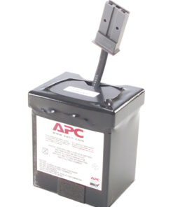APC Replacement Battery Cartridge #30 högkvalitativt reservbatteri Svartvit APC-batteri med kabel och kontakt i vertikalt läge.