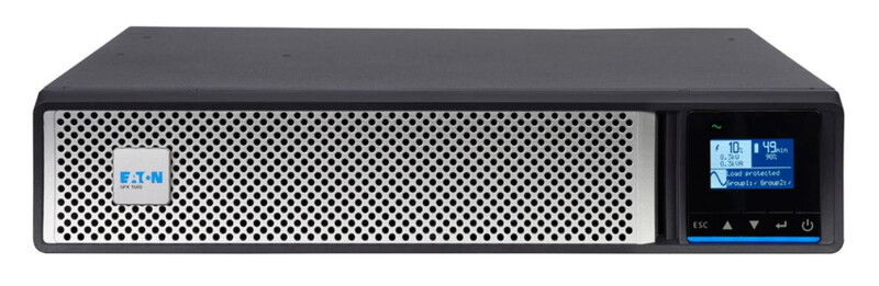 Svart och grå frontpanel av Eaton 5PX1500I RT2U UPS-enhet med ventilationsgaller och en liten bildskärm till höger.