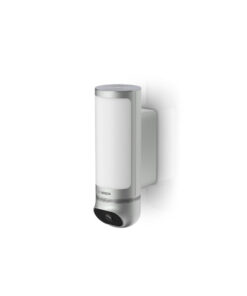 Bosch Eyes utomhuskamera i silver, väggfäst modell Silverfärgad Bosch Eyes utomhuskamera med väggfäste. Larm och belysning kombinerad med en elegant, cylinderformad m...
